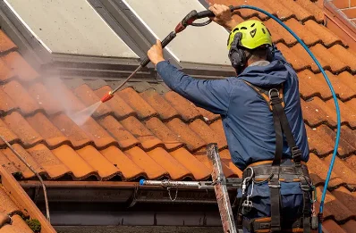 Démoussage et hydrofuge de toiture à Montenay